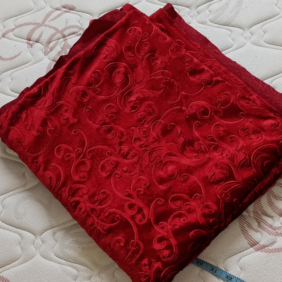 Velvet Running Material - Picture 7 of 9